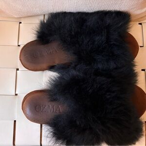 OZMA Women's Black Baby Alpaca Furry Slippers Small